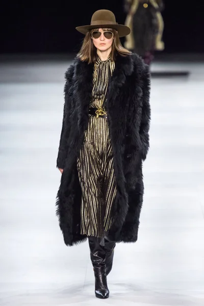 Look 48